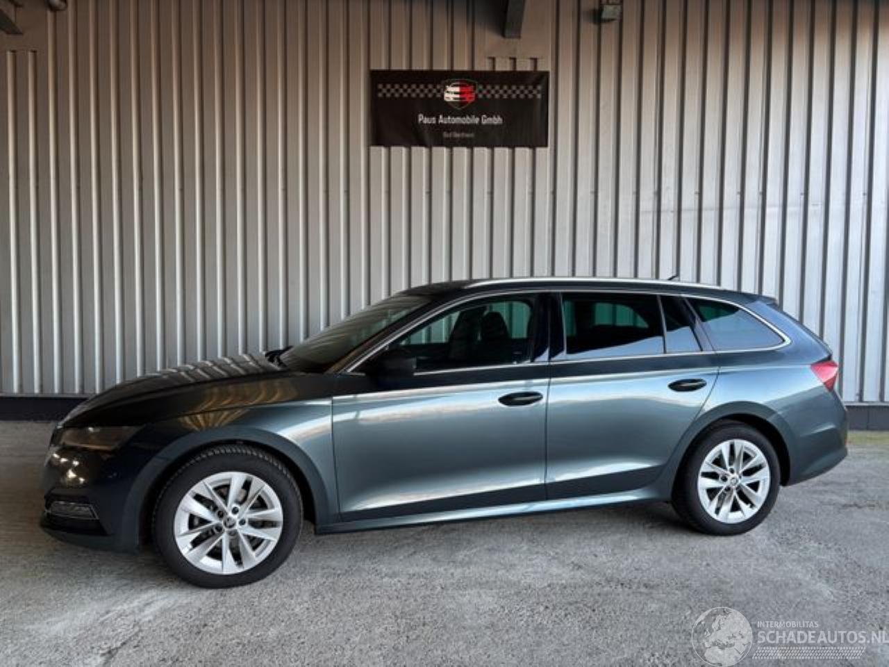 Skoda Octavia 2.0 TDI DSG Combi Style Head-Up