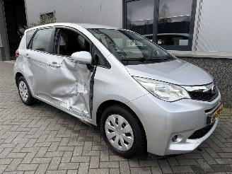 uszkodzony samochody osobowe Subaru Trezia 1.3 Comfort 2013/3