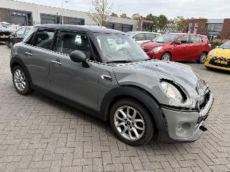 Mini Cooper 1.5 Cooper Business picture 2