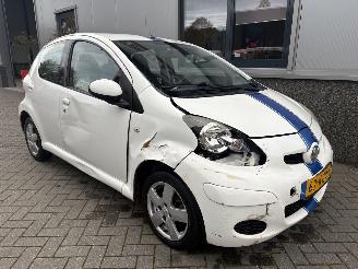 Voiture accidenté Toyota Aygo 1.0 12V Xcite White 2009/11