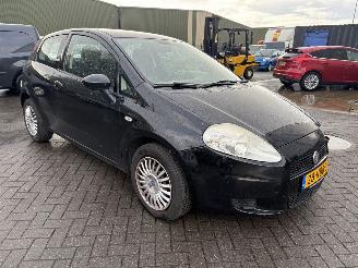 damaged passenger cars Fiat Grande Punto 1.4 16V Dynamic 2008/3