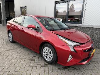 damaged passenger cars Toyota Prius 1.8 Aspiration 2016/9