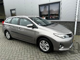 Vaurioauto  passenger cars Toyota Auris Touring Sports 1.8 Hybrid Aspiration 2013/8