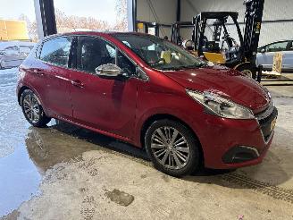 krockskadad bil auto Peugeot 208 1.2 PureTech Automaat 2017/1