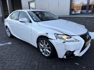 Vaurioauto  passenger cars Lexus IS 300h Hybrid Business Line 2016/7