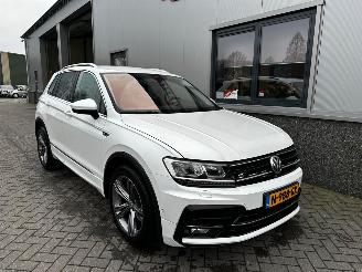Vaurioauto  passenger cars Volkswagen Tiguan 1.4TSI 4 Motion Highline Automaat 2017/9
