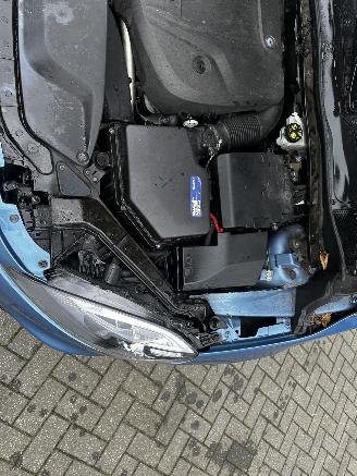 Volvo V-40 2.0 D2 R-Design Business picture 16