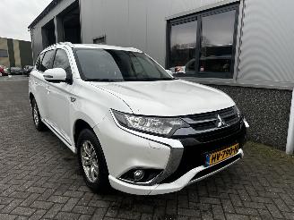 Schadeauto Mitsubishi Outlander 2.0 PHEV Business Edition 2015/12