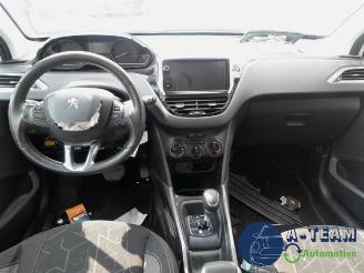 Peugeot 2008 2008 (CU), MPV, 2013 / 2019 1.2 12V e-THP PureTech 110 picture 11