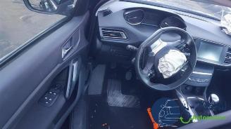 Peugeot 308 308 (L3/L8/LB/LH/LP), Hatchback 5-drs, 2013 / 2021 1.6 BlueHDi 120 picture 16