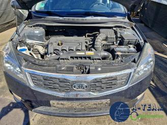 Kia Cee d Cee'd (EDB5), Hatchback 5-drs, 2006 / 2012 1.4 CVVT 16V picture 4