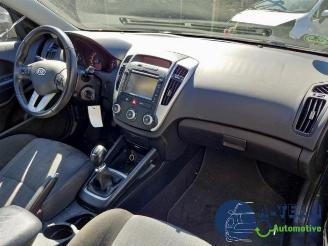 Kia Cee d Cee'd (EDB5), Hatchback 5-drs, 2006 / 2012 1.4 CVVT 16V picture 22