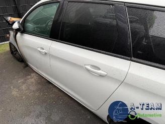 Peugeot 308 308 SW (L4/L9/LC/LJ/LR), Combi 5-drs, 2014 / 2021 1.2 12V e-THP PureTech 110 picture 32