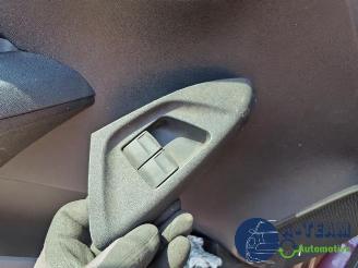 Peugeot 108 108, Hatchback, 2014 1.0 12V VVT-i picture 33