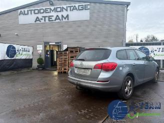 Coche siniestrado Opel Astra Astra J Sports Tourer (PD8/PE8/PF8), Combi, 2010 / 2015 1.4 16V ecoFLEX 2011/12