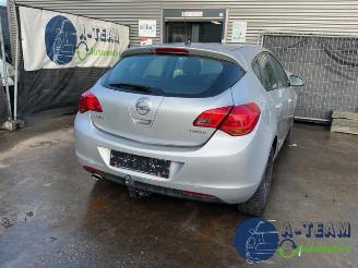 Vrakbiler auto Opel Astra Astra J (PC6/PD6/PE6/PF6), Hatchback 5-drs, 2009 / 2015 1.4 Turbo 16V 2011/2