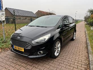 uszkodzony samochody osobowe Ford S-Max 2.0 TDCI VIGNALE 7 zit 2017/9