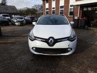 demontáž osobní automobily Renault Clio Clio IV (5R), Hatchback 5-drs, 2012 / 2021 0.9 Energy TCE 90 12V 2015/3