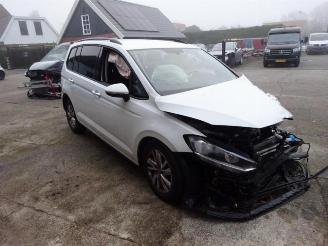 Vrakbiler auto Volkswagen Touran Touran (5T1), MPV, 2015 2.0 TDI 150 2022/6
