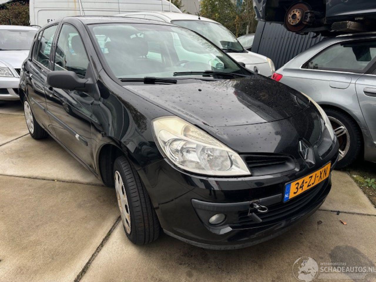 Renault Clio 1.2 i NV676