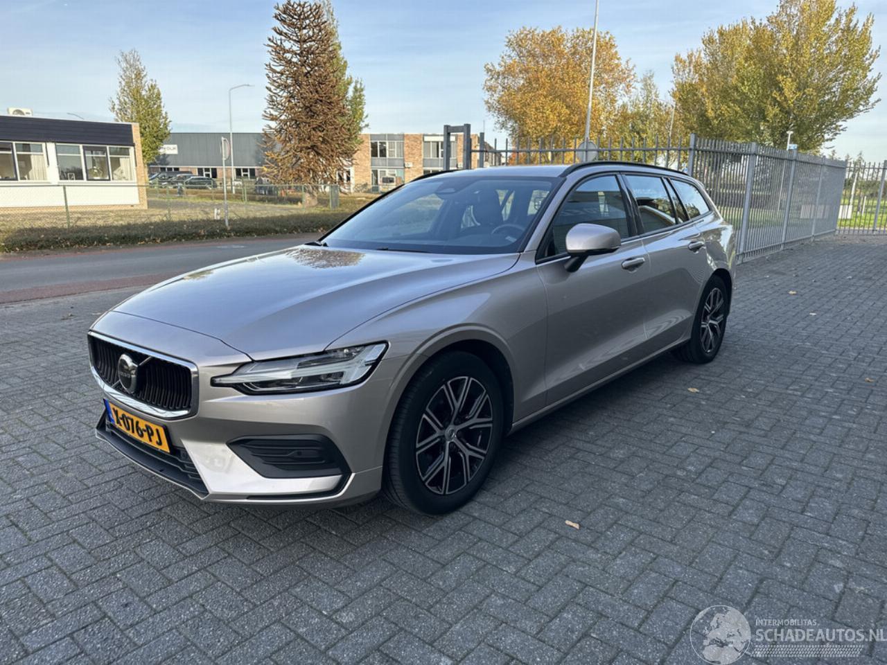 Volvo V-60 2.0 B3 Essential Edition