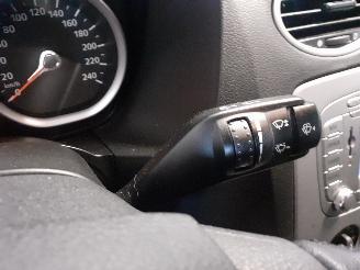 Ford Focus Focus II Wagon Combi 1.6 TDCi 16V 90 (HHDA(Euro 3)) [66kW]  (07-2004/0=
9-2012) picture 17