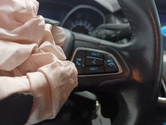 Ford Focus Focus 3 Wagon Combi 1.0 Ti-VCT EcoBoost 12V 125 (M1DD) [92kW]  (02-201=
2/05-2018) picture 13