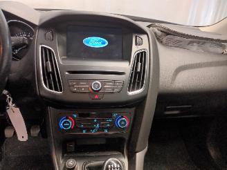 Ford Focus Focus 3 Wagon Combi 1.0 Ti-VCT EcoBoost 12V 125 (M1DD) [92kW]  (02-201=
2/05-2018) picture 12