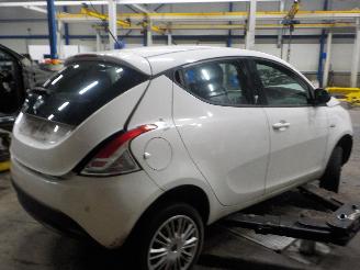 Lancia Ypsilon Ypsilon (312) Hatchback 0.9 TwinAir 80 (312.A.5000) [59kW]  (12-2013/.=
=2E.) picture 3