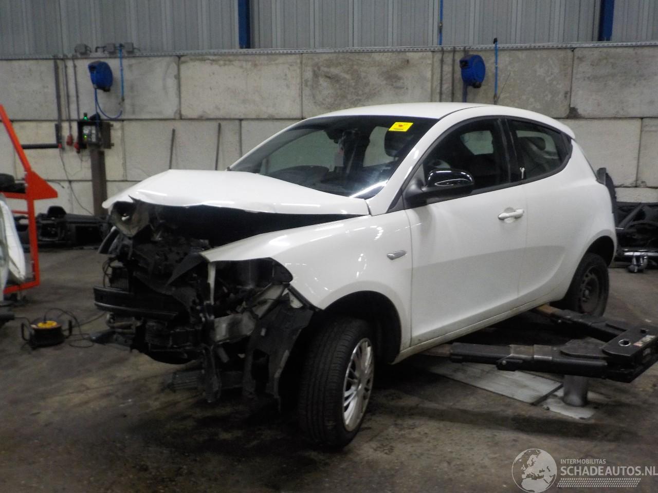 Lancia Ypsilon Ypsilon (312) Hatchback 0.9 TwinAir 80 (312.A.5000) [59kW]  (12-2013/.=
=2E.)