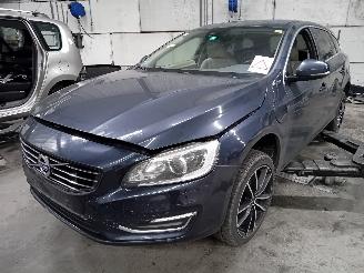 demontáž osobní automobily Volvo V-60 V60 I (FW/GW) 2.4 D6 20V Plug-in Hybrid AWD (D82PHEV) [158kW]  (06-201=
2/12-2015) 2018
