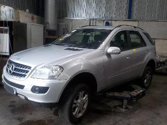 Vrakbiler auto Mercedes ML ML II (164/4JG) SUV 3.0 ML-280 CDI V6 24V (OM642.940) [140kW]  (07-200=
5/07-2009) 2006