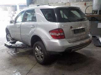 Mercedes ML ML II (164/4JG) SUV 3.0 ML-280 CDI V6 24V (OM642.940) [140kW]  (07-200=
5/07-2009) picture 4