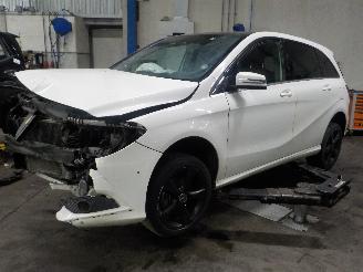 Autoverwertung Mercedes B-klasse B (W246,242) Hatchback 1.8 B-180 CDI BlueEFFICIENCY 16V (OM651.901) [8=
0kW]  (11-2011/...) 2012