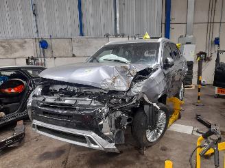 demontáž osobní automobily Mitsubishi Outlander Outlander (GF/GG) SUV 2.4 16V PHEV 4x4 (4B12) [153kW]  (09-2018/12-202=
2) 2020