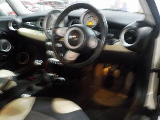 Mini Mini Mini (R56) Hatchback 1.6 16V Cooper (N12-B16A) [88kW]  (10-2006/02-201=
2) picture 5