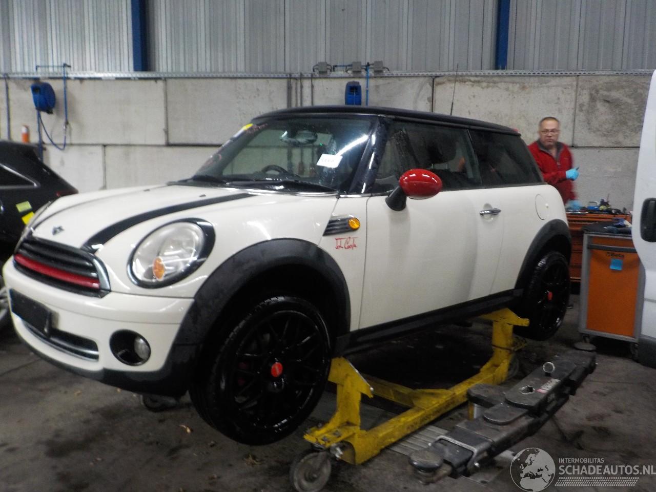 Mini Mini Mini (R56) Hatchback 1.6 16V Cooper (N12-B16A) [88kW]  (10-2006/02-201=
2)