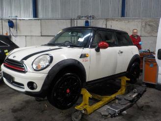 Auto da rottamare Mini Mini Mini (R56) Hatchback 1.6 16V Cooper (N12-B16A) [88kW]  (10-2006/02-201=
2) 2007
