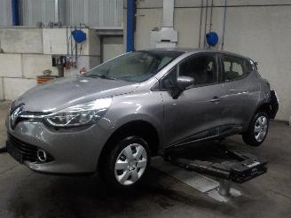 demontáž osobní automobily Renault Clio Clio IV (5R) Hatchback 5-drs 0.9 Energy TCE 90 12V (H4B-400(H4B-A4)) [=
66kW]  (11-2012/08-2021) 2015