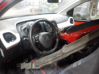 Peugeot 108 108 Hatchback 1.0 12V (1KRFE(CFB)) [51kW]  (05-2014/...) picture 5