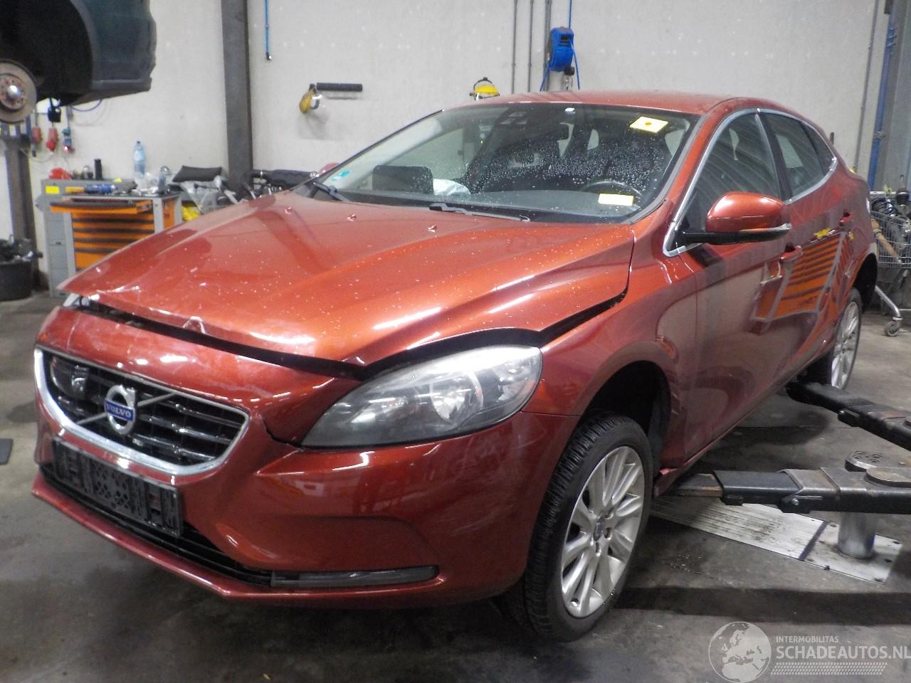 Volvo V-40 V40 (MV) Hatchback 5-drs 1.6 T3 GTDi 16V (B4164T3(Euro 5)) [110kW]  (0=
3-2012/12-2016)