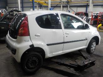 Peugeot 107 107 Hatchback 1.0 12V (384F(1KR)) [50kW]  (06-2005/05-2014) picture 3