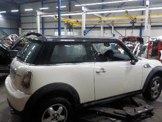 Mini Mini Mini (R56) Hatchback 1.6 16V Cooper (N12-B16A) [88kW]  (10-2006/02-201=
2) picture 3