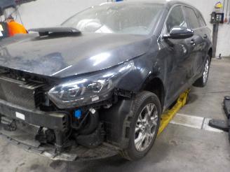 demontáž osobní automobily Kia Cee d Ceed Sportswagon (CDF) Combi 5-drs 1.0i T-GDi 12V (G3LE) [88kW]  (05-2=
018/...) 2022