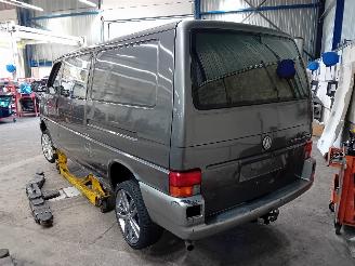 Volkswagen Transporter Transporter T4 Van 2.4 D (AAB) [57kW]  (07-1990/04-1998) picture 4