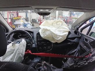 Renault Clio Clio IV (5R) Hatchback 5-drs 0.9 Energy TCE 90 12V (H4B-400(H4B-A4)) [=
66kW]  (11-2012/08-2021) picture 5