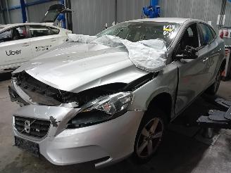 demontáž osobní automobily Volvo V-40 V40 (MV) Hatchback 5-drs 2.0 D3 20V (D5204T6) [110kW]  (03-2012/03-201=
5) 2012