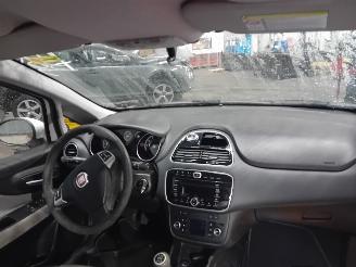 Fiat Punto Punto Evo (199) Hatchback 1.3 JTD Multijet 85 16V (199.B.4000(Euro 5))=
 [62kW]  (10-2009/02-2012) picture 5