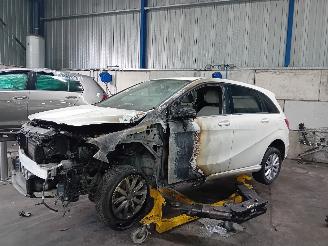 Démontage voiture Mercedes B-klasse B (W246) Hatchback 1.6 B-180 BlueEFFICIENCY Turbo 16V (M270.910) [90kW=
]  (11-2011/12-2018) 2014