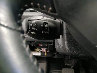 Peugeot 308 308 SW (L4/L9/LC/LJ/LR) Combi 5-drs 1.2 12V e-THP PureTech 130 (EB2DTS=
(HNY)) [96kW]  (03-2014/06-2021) picture 14